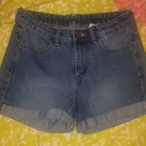 Regular waist shorts